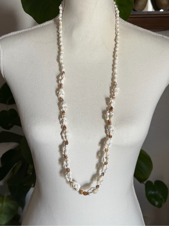 Vintage Jewelry - Vintage Hawaiian Cowrie Shell Knotted Lei Necklace